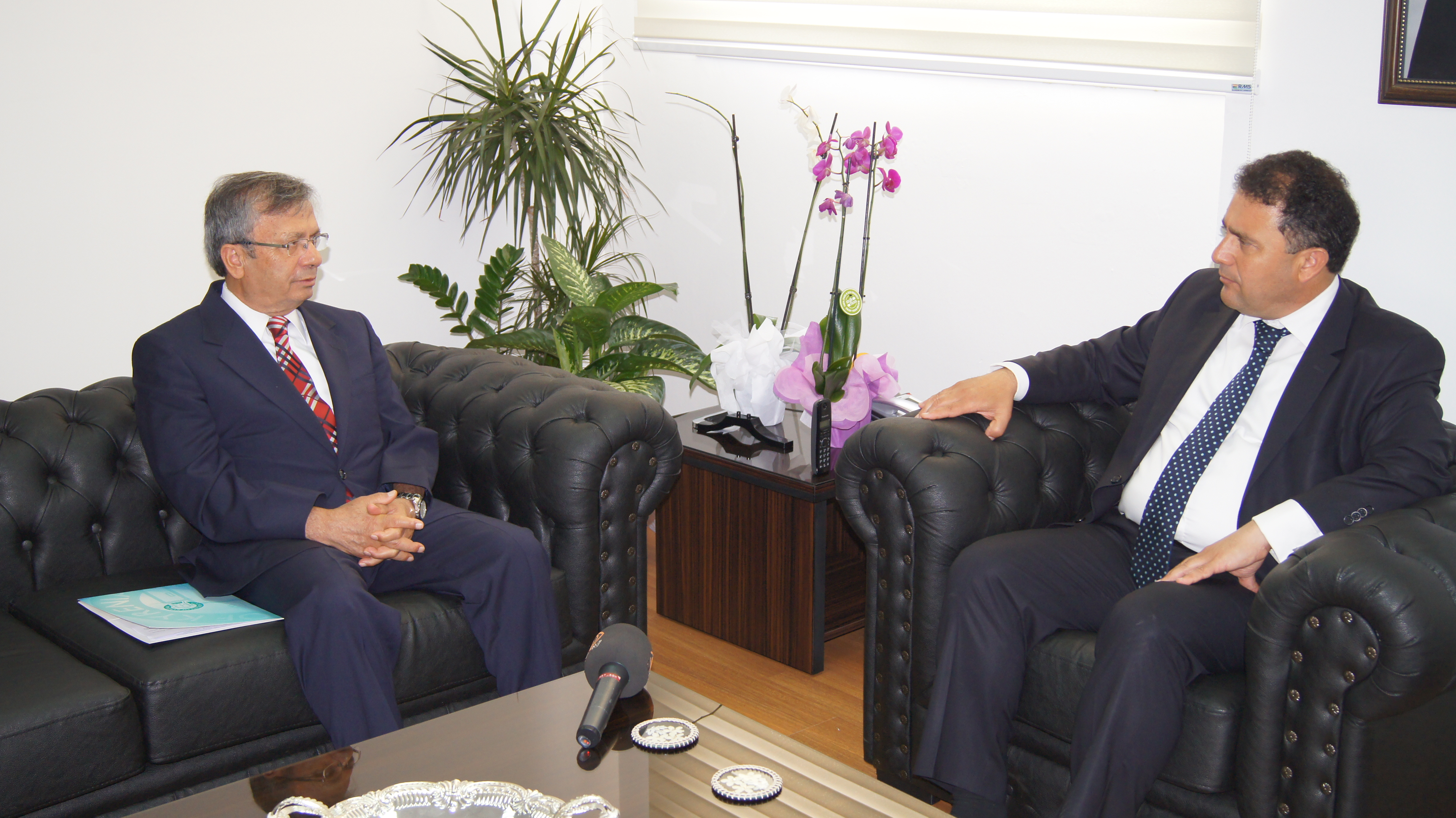 Girne Üniversitesi Çalışma Ve Sosyal Güvenlik Bakanı Hamza Ersan Saner'i Ziyaret Etti.
