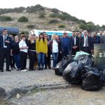 Alagadi Plajında Gönüllü Olarak Çöp Toplama Etkinliğinden Kareler