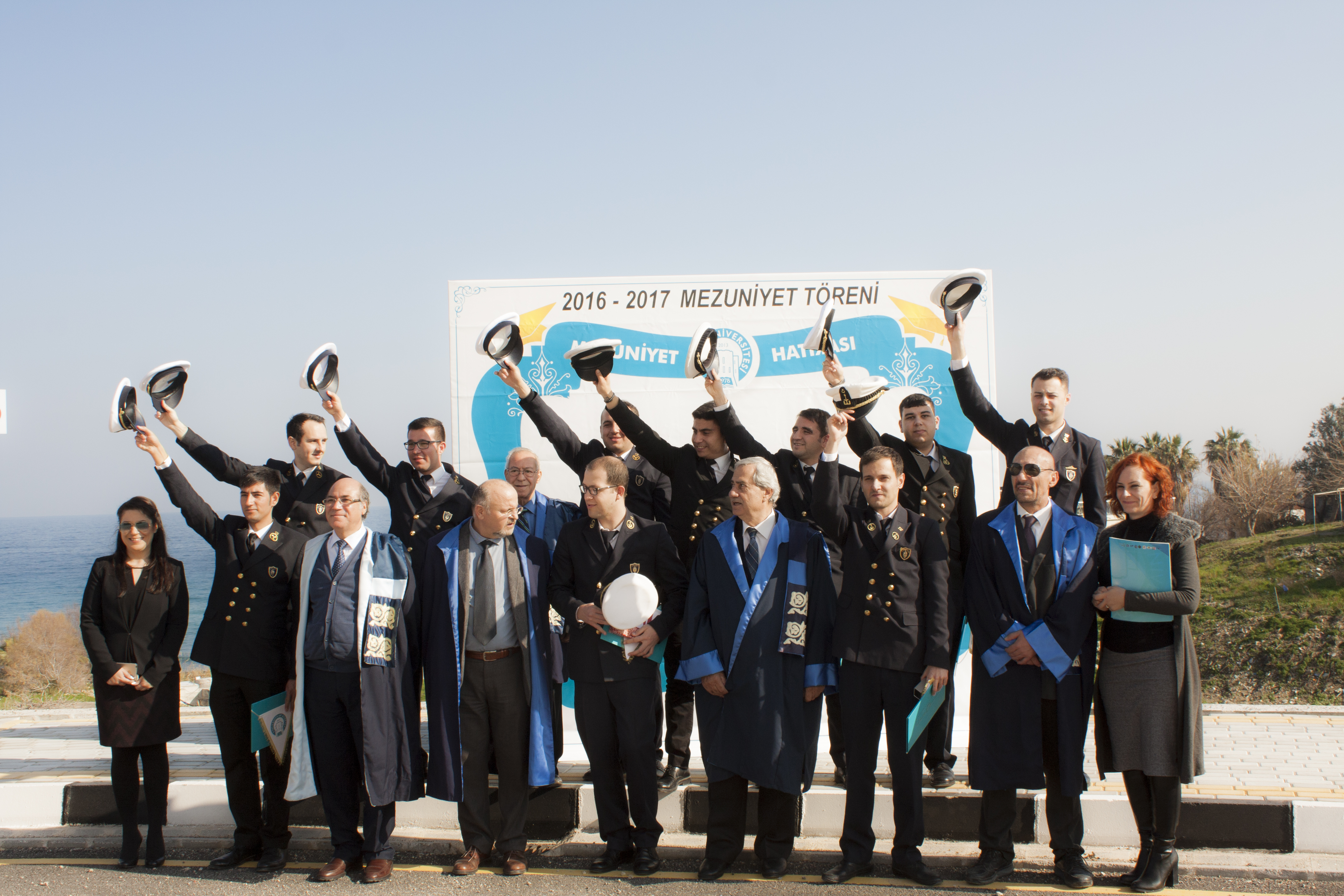 Girne Üniversitesi’nde 8. Dönem Mezuniyet Sevinci